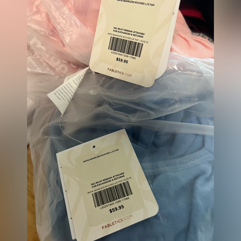 Two Fabletics tops - Picture 7 of 7